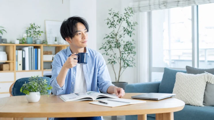 恋愛以外の生活が安定しているかも、長く見ると大切な材料になります。