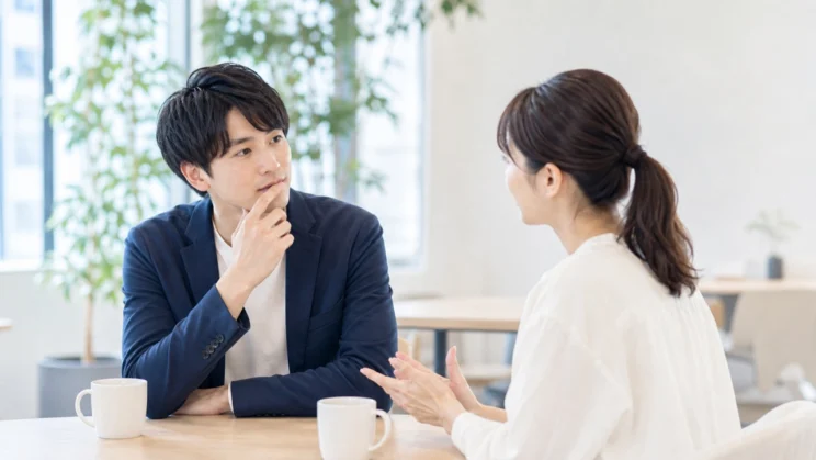 仕草を責めずに会話の安心感を保つことが、相手の本音を受け取りやすくします。