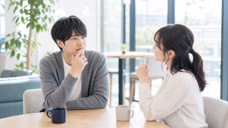 視線や声のやわらかさなど、複数のサインを合わせて見ると解釈が安定しやすくなります。