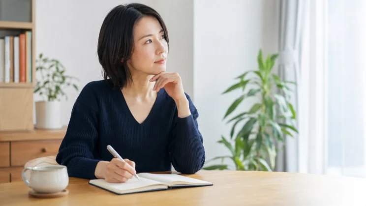 答えを急がず、気持ちと実際の出来事を書き分ける時間をつくることも判断の助けになります。